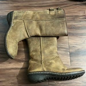 UGG Women’s Light Brown Leather Winter Boots Fleece Lining Size 6